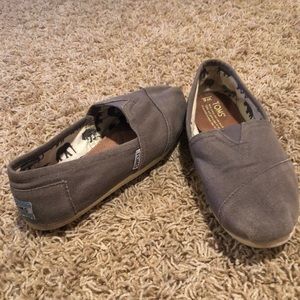Gray Tom Flats